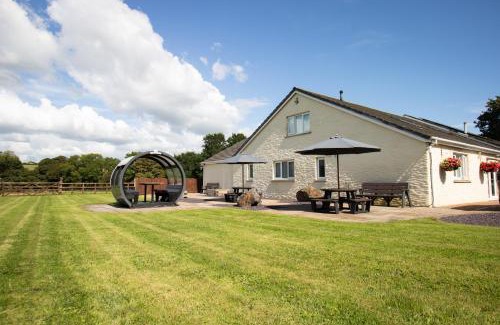 Cosheston Bed & Breakfast | Lovesgrove Country Guest House
