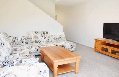 Johnsonville House | Loving Family size brand new townhouse—only 5mins to centre Johnsonville.