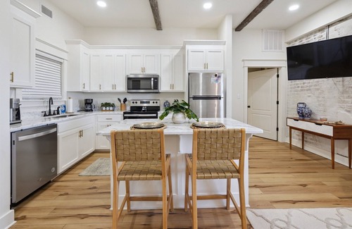 Laurel Apartment | Loving Loft Suite, Laurel, Coffee Bar, Walkable