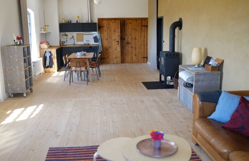 Haarstorf Apartment | Lovingly converted workshop in former stable building