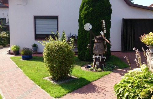 Eckwarden Apartment | lovingly furnished apartment with garden near the beach