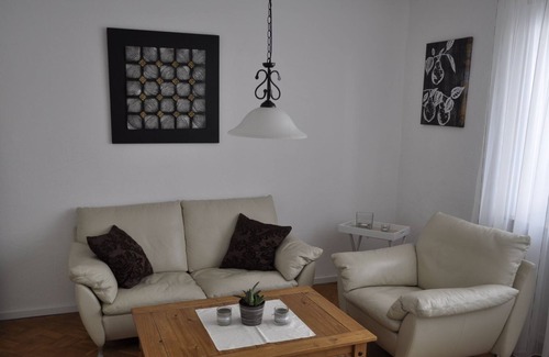 Loef Apartment | Lovingly designed apartment overlooking the Moselle, castle and vineyards