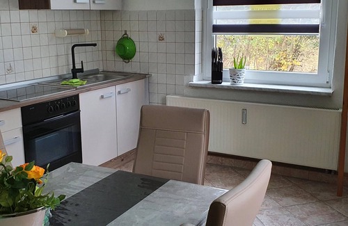 Schwarzenberg/Erzgeb. Apartment | Lovingly furnished, new vacation apartment with washing machine, large kitchen, large bathroom with shower and bathtub, parking space, box spring bed.