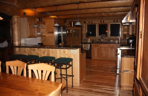 Silverthorne House | Low Altitude, Luxury, Log Home Don't Get Sick on Your Vacation