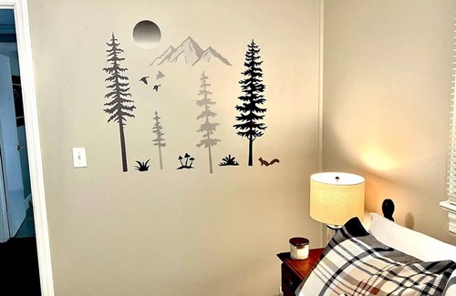 Lansing Cottage | LOW AUGUST RATES! Cozy Cottage with private setting in Lansing, NC