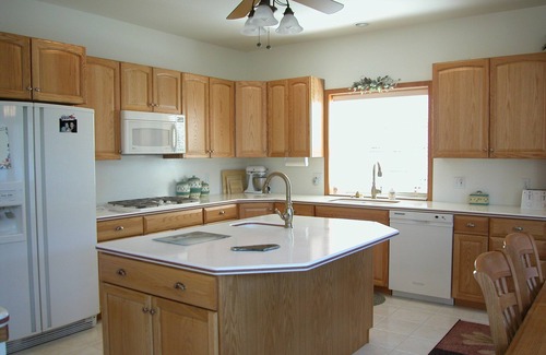 Sagle House | LOW BANK waterfront, sunny side of the lake, private dock, 4bed/3bath