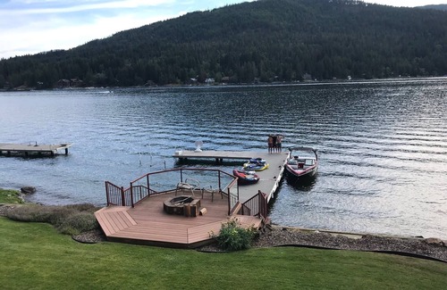 Sagle House | LOW BANK waterfront, sunny side of the lake, private dock, 4bed/3bath