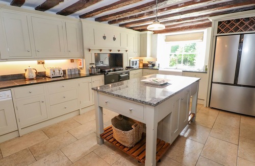 Crosthwaite Cottage | LOW CARTMELL FOLD, pet friendly, character holiday cottage in Kendal