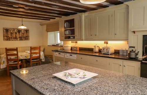 Crosthwaite Cottage | LOW CARTMELL FOLD, pet friendly, character holiday cottage in Kendal