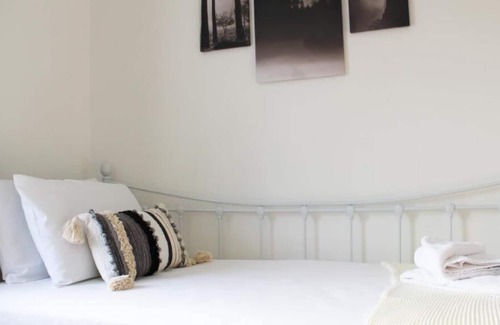 Maidenhead House | Low Cost, Fully Sanitised 5 Bed & Parking