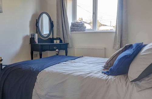 Didcot Apartment | Low Cost, Pet Friendly 4 Bed + Parking (03)