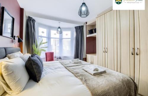 Weston on Trent House | Low Rate - 3 Bedroom House, Sleeps 5, Near Coventry College & Warwickshire Hospital, With Unli Wi-Fi, Driveway Parking and Garden - 22DSC