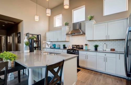 West University House | *Low Rates* Minerva House ~UNR~Deck~Reno~Groups ~ Near Downtown~Family Fun