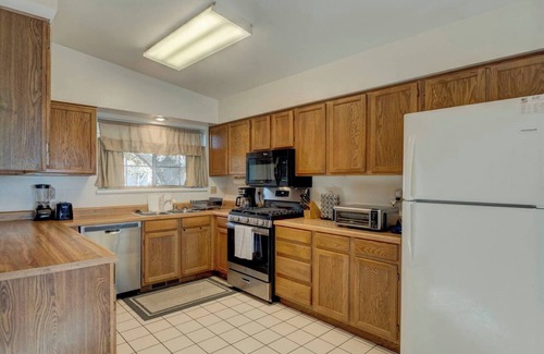 Northeast Reno House | *Low Special Rates* Skyline Escape~Reno~UNR~Tahoe~Casinos~Family