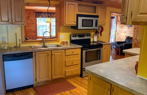 Lansing Cabin | LOW SPRING RATES! Hot Tub, Long Range Views, Fire Pit & Wi-Fi