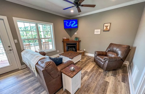 West Jefferson Cabin | LOW SPRING RATES! Walker's Way - 2BR/1BA Cabin Blue Ridge Parkway
