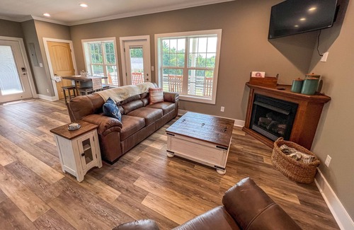 West Jefferson Cabin | LOW SPRING RATES! Walker's Way - 2BR/1BA Cabin Blue Ridge Parkway