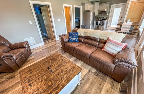 West Jefferson Cabin | LOW SPRING RATES! Walker's Way - 2BR/1BA Cabin Blue Ridge Parkway