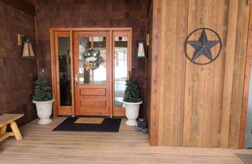 Cerise Ranch Villa | Low Tax Luxe Mountain Getaway by Aspen