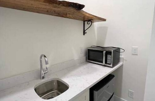 Charleston Apartment | Lowcountry Cottage Suite 3 miles from oceanfront and 8 miles to downtown!