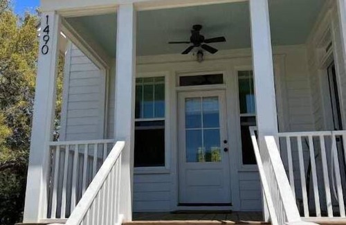 Charleston Apartment | Lowcountry Cottage Suite 3 miles from oceanfront and 8 miles to downtown!