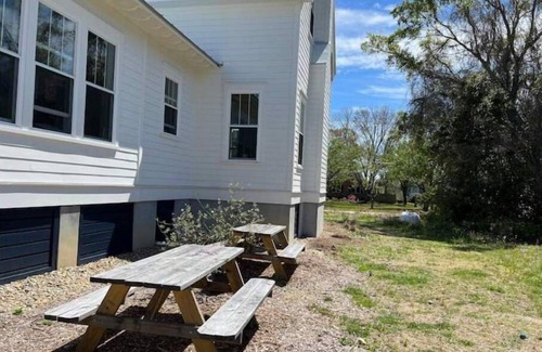 Charleston Apartment | Lowcountry Cottage Suite 3 miles from oceanfront and 8 miles to downtown!