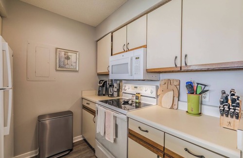 Beachwalk Condo | Lowcountry Meets Coastal! King Bed! 2nd Floor View