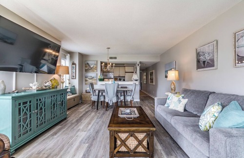 Beachwalk Condo | Lowcountry Meets Coastal! King Bed! 2nd Floor View