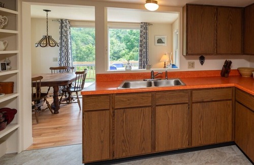 Orrs Island Cottage | Lowell's Cove Cottage - Quaint 2BR Cottage short walk away from Lowell's Cove