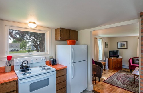 Orrs Island Cottage | Lowell's Cove Cottage - Quaint 2BR Cottage short walk away from Lowell's Cove
