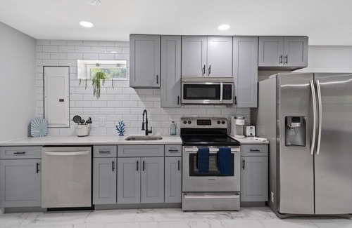Arnold House | Lower Cove Modern Retreat