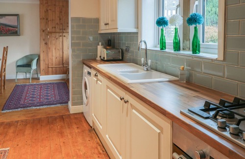 Oakworth Cottage | LOWER CROSS, pet friendly, with a garden in Oakworth