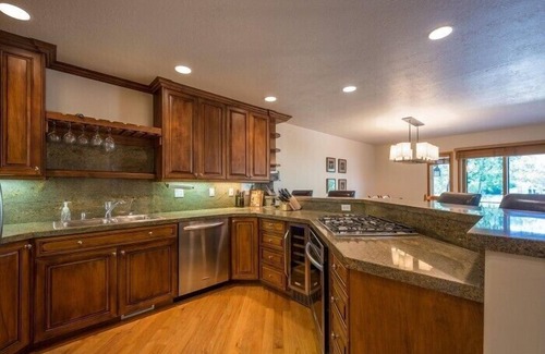 Deer Valley House | Lower Deer Valley Townhome - 4 BR/4 BA On Deer Valley shuttle