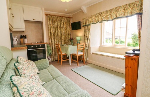 North Cadbury Cottage | LOWER FARM ANNEXE, family friendly in Somerton