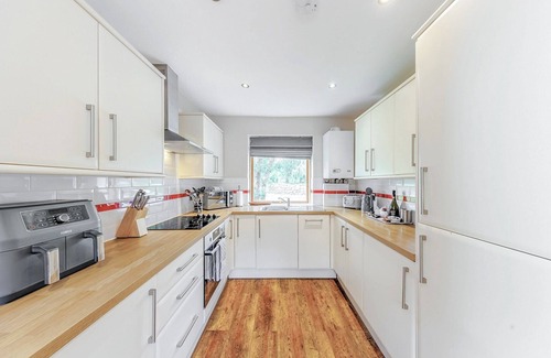 Menai Bridge Ski Chalet | Lower Lake Boathouse