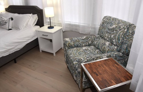 Burlington Apartment | Lower Level HUGE 2 Bedroom Apartment Pet Friendly and Free Laundry in Unit