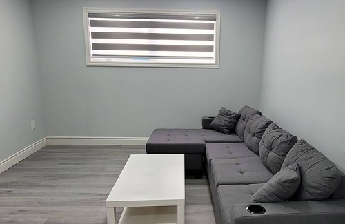 Lakeport House | Lower level near Niagara Falls