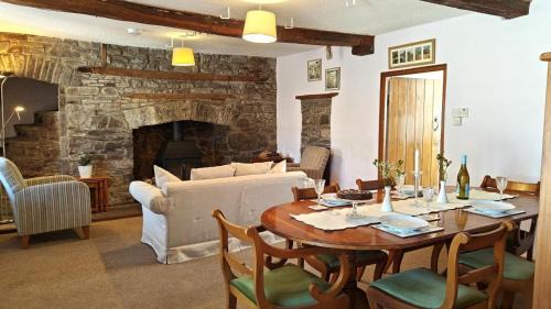 Llangynidr House | Lower Lock Cottage