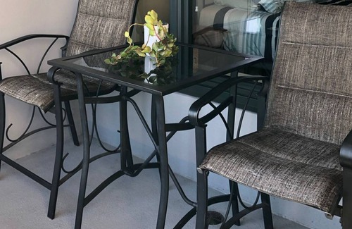 Lower Lonsdale Apartment | Lower Lonsdale Executive 1Bedroom Apartment