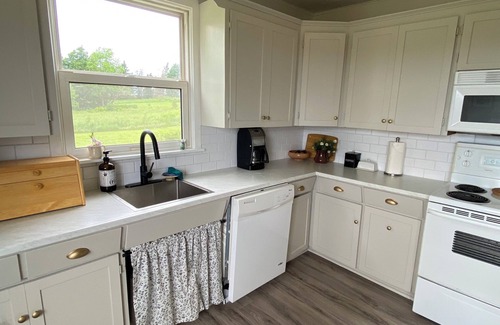 Souris House | Lower Loop Country Home/Surrounded by beautiful Canadian beaches!