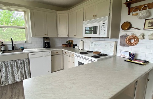 Souris House | Lower Loop Country Home/Surrounded by beautiful Canadian beaches!
