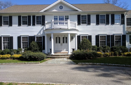 Stamford House | Lower Lvl Private 2BR/1BA Family/Pet Friendly
