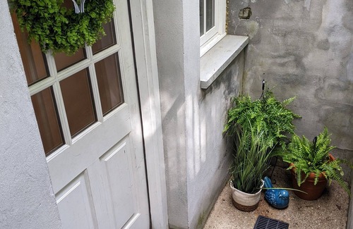 Stamford House | Lower Lvl Private 2BR/1BA Family/Pet Friendly