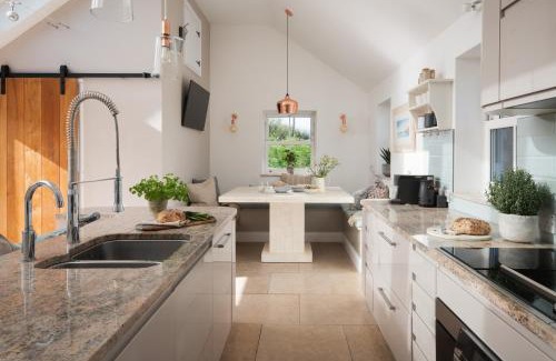 Llangennith House | Lower Mill - 3 Bedroom - 5* Retreat - Llangennith