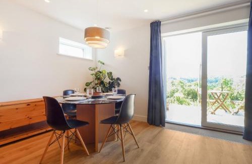 Inchbrook Apartment | Lower Mount Orchard