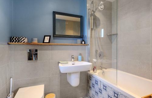 Inchbrook Apartment | Lower Mount Orchard