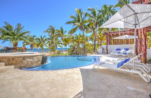 La Paz Apartment | Lower Palmilla: Oceanfront room with pivate pool and jacuzzi