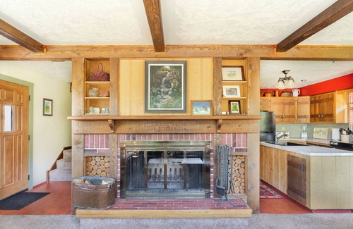 Stanley Cabin | Lower Stanley Lodge: Sleeps 13 w/Sawtooth Mountain View, Large Deck