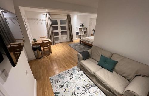 Stondon Apartment | Lower Stondon Studio