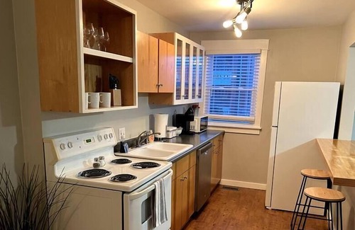 Columbus Park House | Lower Townhome Near River-Market 2BR